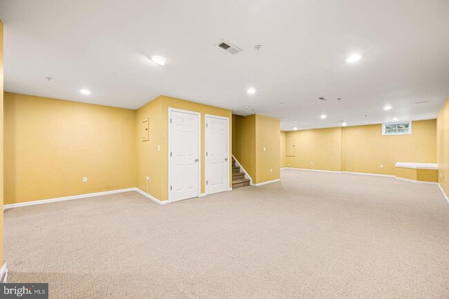 Building Photo - 713 Whitetail Cir
