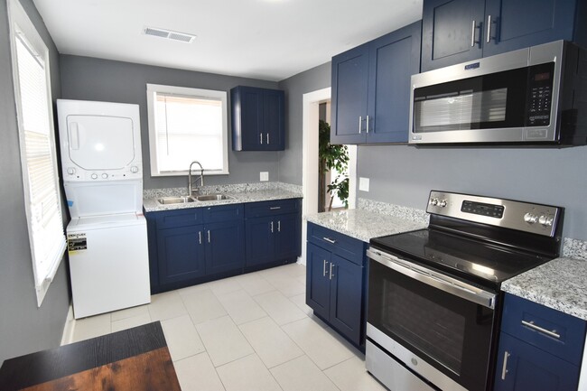 Building Photo - 807 7th St