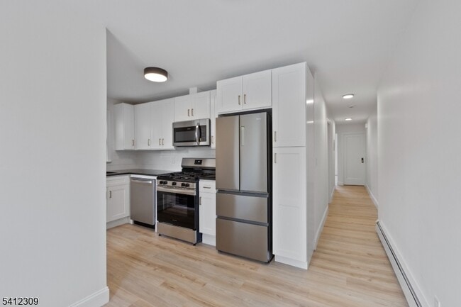 Building Photo - 676 Chestnut St