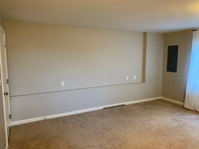 Building Photo - 346 Weatherstone Dr