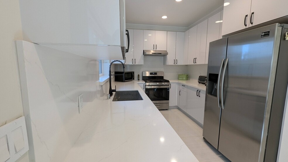 Building Photo - 342 Pasadena Ave