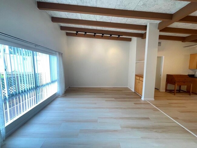 Building Photo - 4900 Van Noord Ave