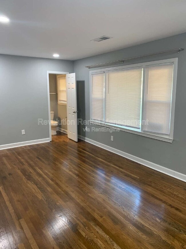 Building Photo - 2869 Rockcliff Rd SE