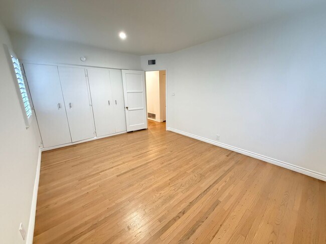 Building Photo - 8046 Dunfield Ave