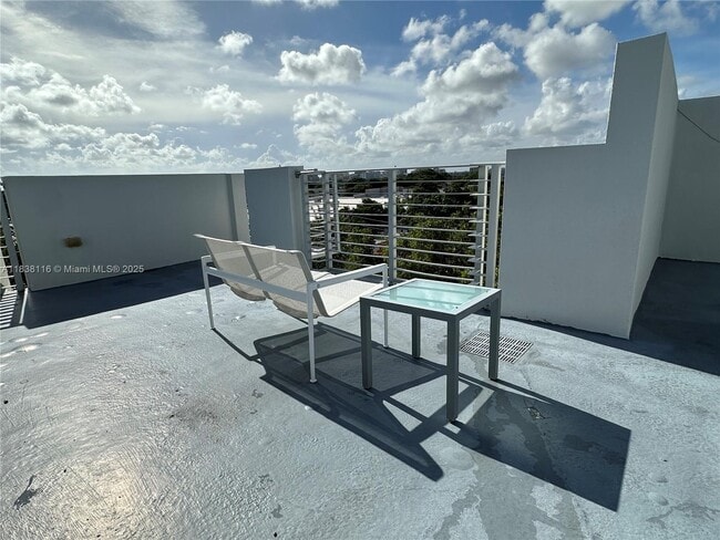Building Photo - 3062 Bird Ave