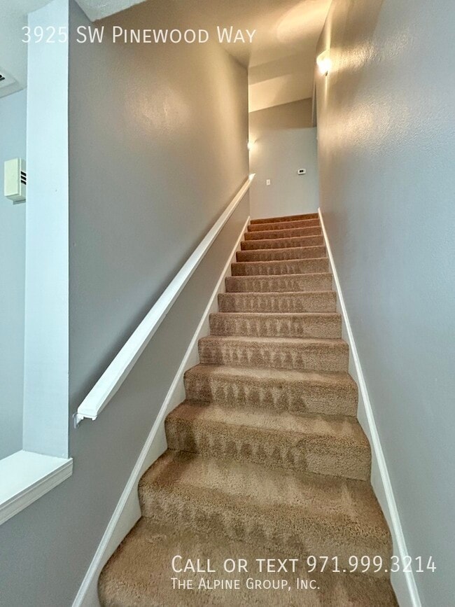 Building Photo - 3925 SW Pinewood Way
