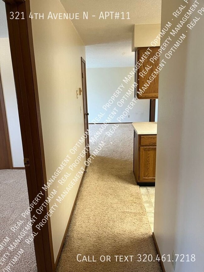 Building Photo - 321 4th Ave N