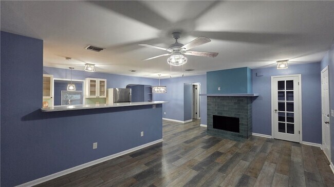 Building Photo - 426 Tulip Dr