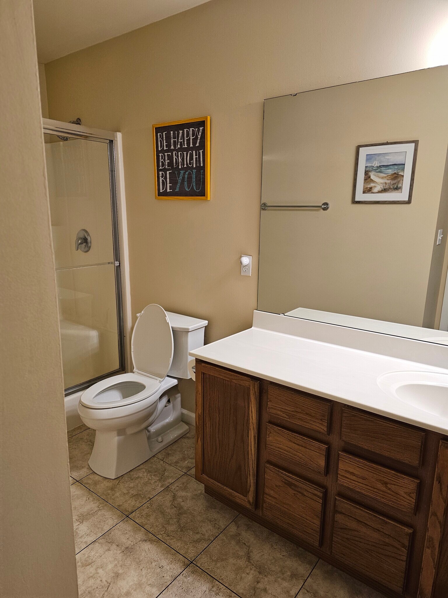 common bathroom - main level - 615 Grayhawk Cir