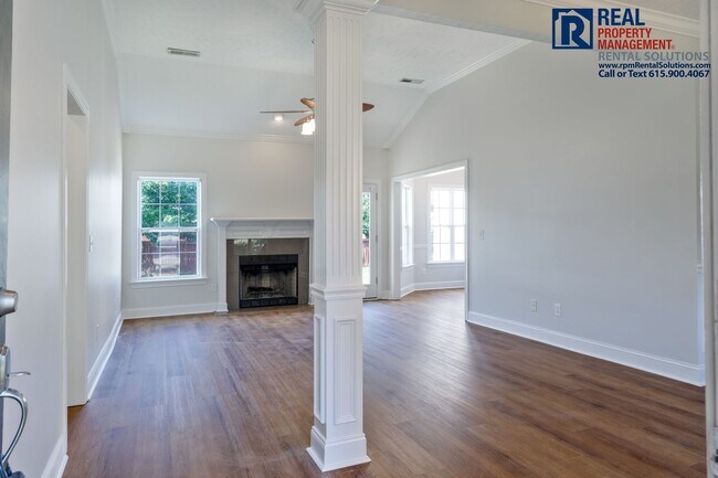 Building Photo - Amazing 3 bedroom home with attached garage!