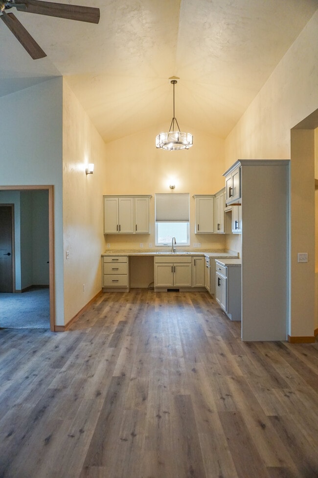 Building Photo - 2682 Princeton Dr