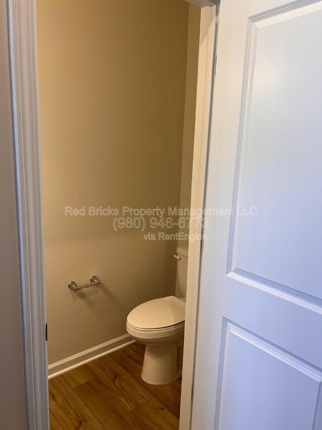 Building Photo - 5108 Carrick St