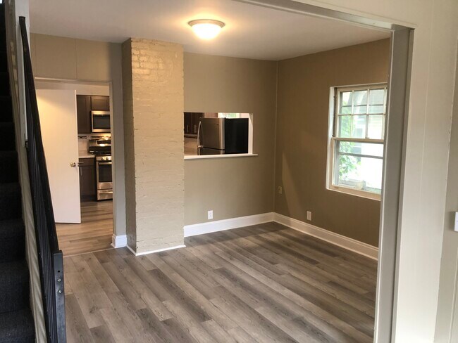 Building Photo - 488 Caroline Street