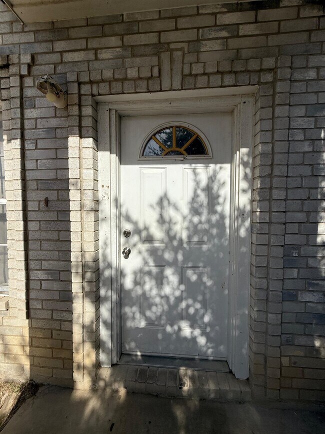 Building Photo - 308 Larga Vista Dr