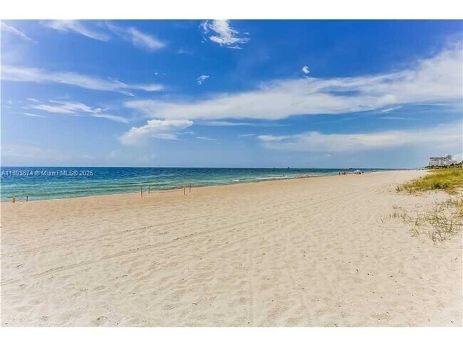 Building Photo - 4228 N Ocean Dr