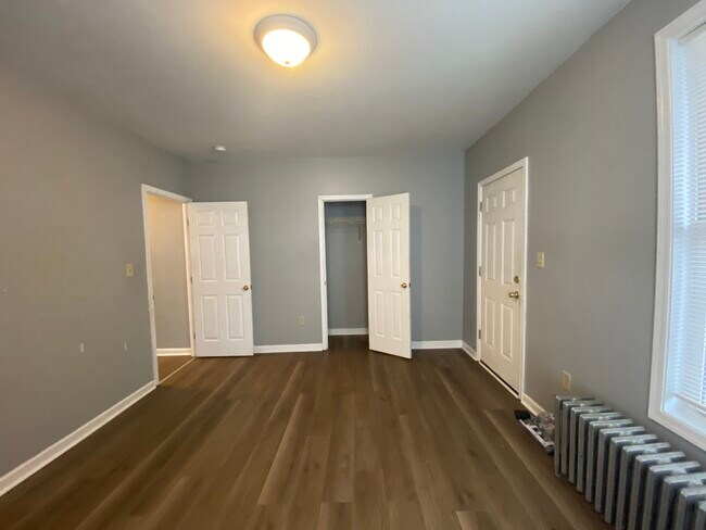 Building Photo - 420 New St