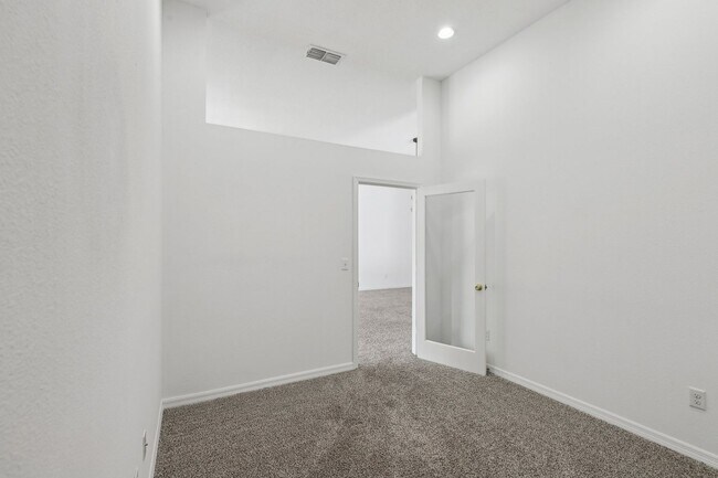 Building Photo - 142 Devon Cir