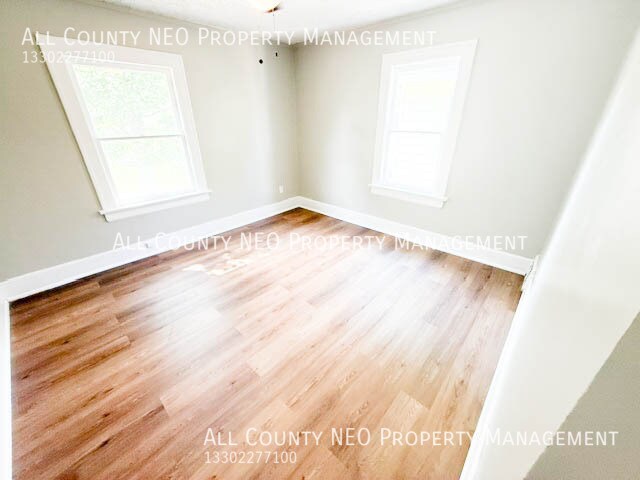 Building Photo - 549 Wildwood Ave