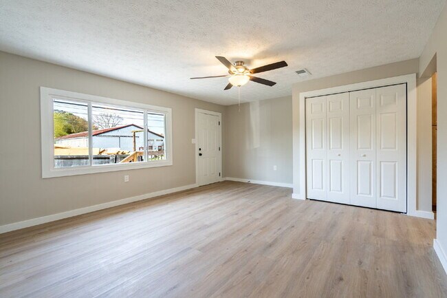 Building Photo - 60 W Main St