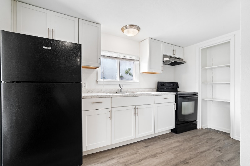 Primary Photo - 102 S West St