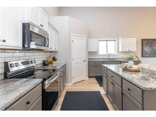 Building Photo - 1058 Ashley Dr W