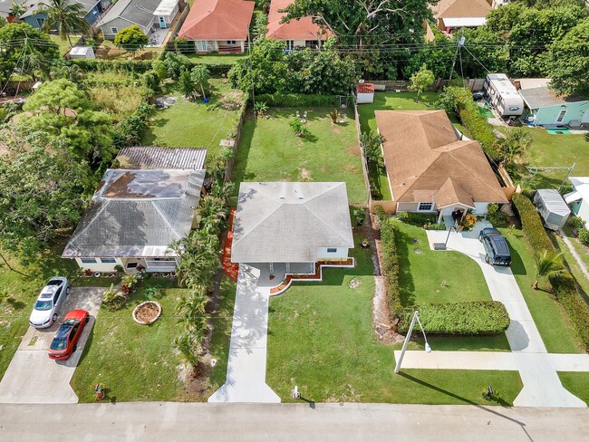 Building Photo - 4882 Jefferson Rd