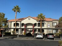 Building Photo - 2 bed 2 bath downstairs condo Gated commun...