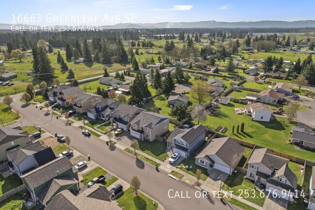 Building Photo - 16663 Greenleaf Ave SE