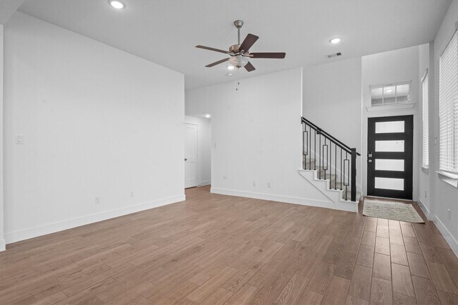 Building Photo - 120 Red Cascade Trl