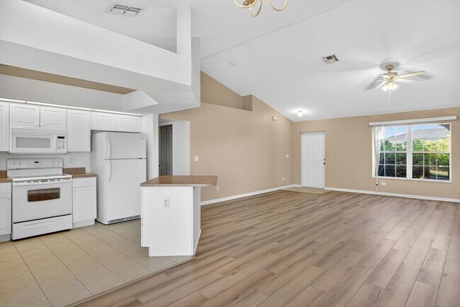 Building Photo - Cozy 3 Bed 2 Bath Home Available Immediately