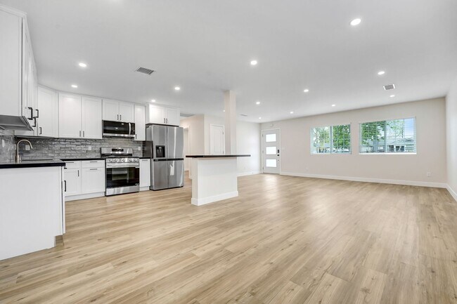 Building Photo - Stunning 3-Bedroom + Den Lease | Brand New...