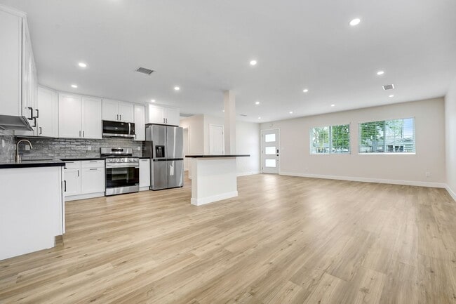 Building Photo - Stunning New Construction ADU | 3BR + Den ...