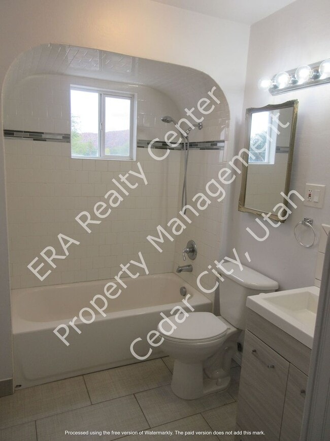 Building Photo - Move-in Bonus!!! Charming 4 bedroom, 2 bath single family home