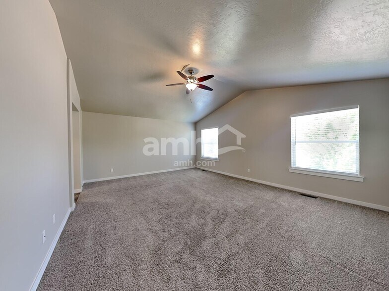 Building Photo - 9860 W Mossywood Dr