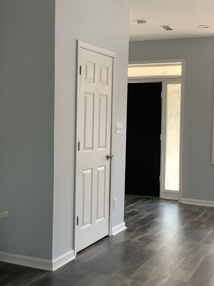 Living Arrea - 3604 Oakmont Ave