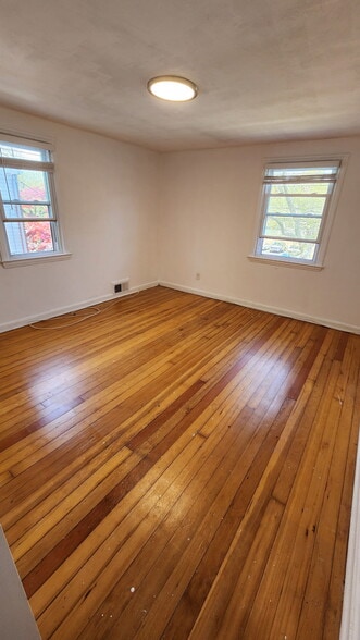 Building Photo - 1131 South Ave W