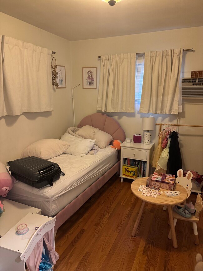 Bedroom 2 - 1860 Deloz Ave