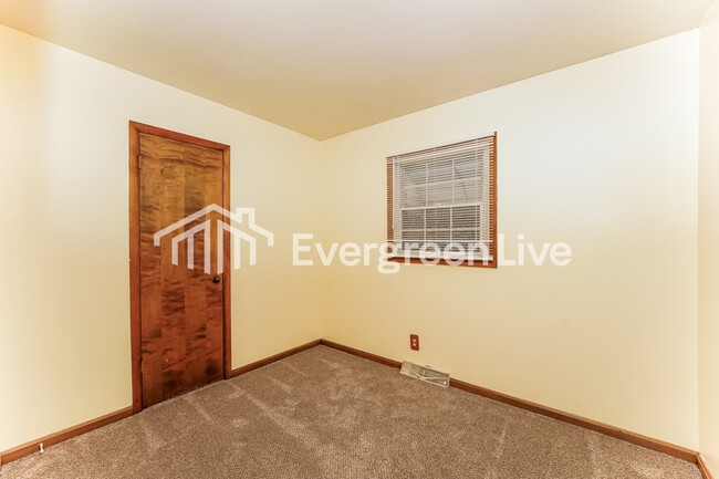 Building Photo - 220 Glendale Ave SE