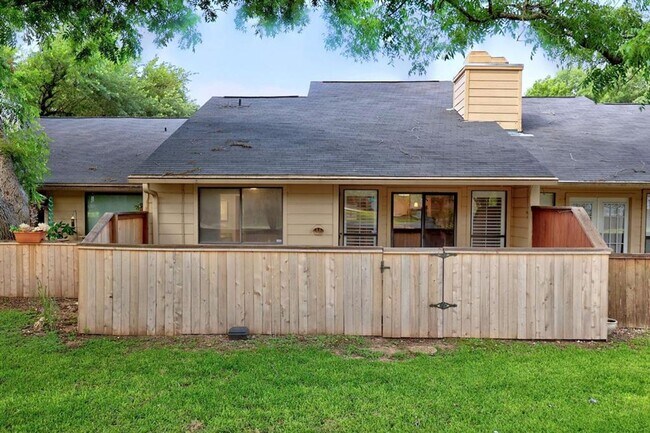 Building Photo - 7211 Lakewood Dr