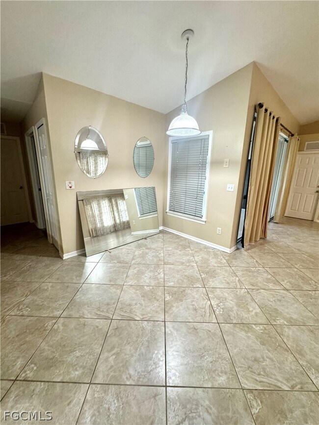 Building Photo - 4409 SW 15th Ave