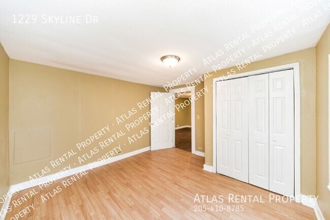 Building Photo - 1229 Skyline Dr