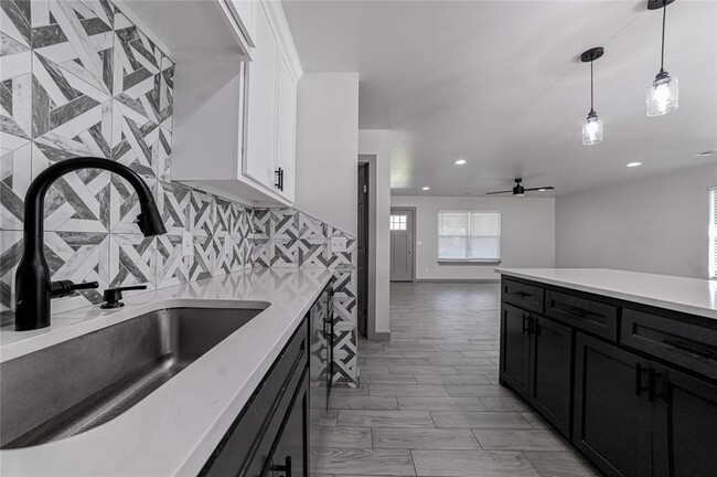 Building Photo - 1717 Breckenridge Dr