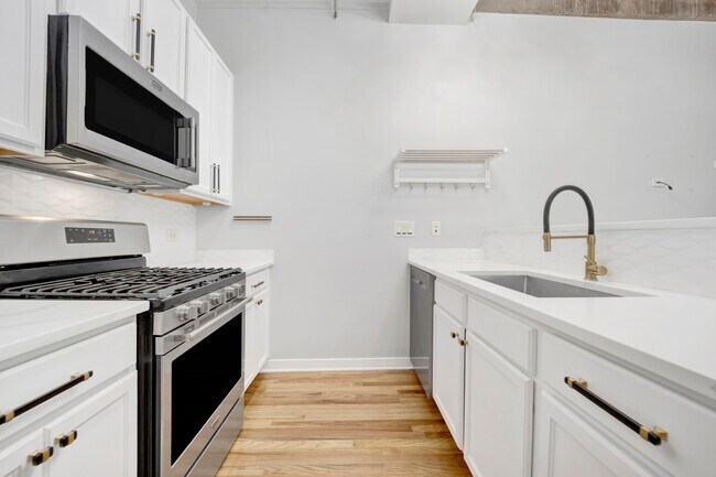 Building Photo - 1111 W 15th St
