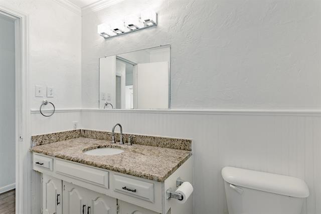 Building Photo - 5821 Circular Dr