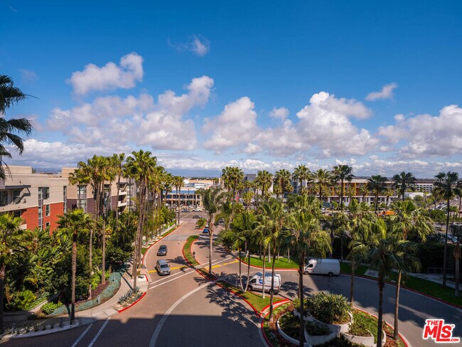 Building Photo - 13650 Marina Pointe Dr