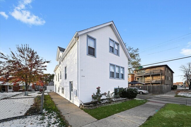 Primary Photo - 2334 N 74th Ave