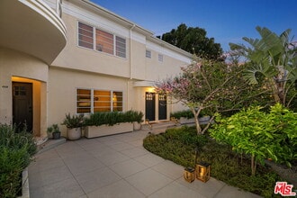 Building Photo - 464 N Harper Ave