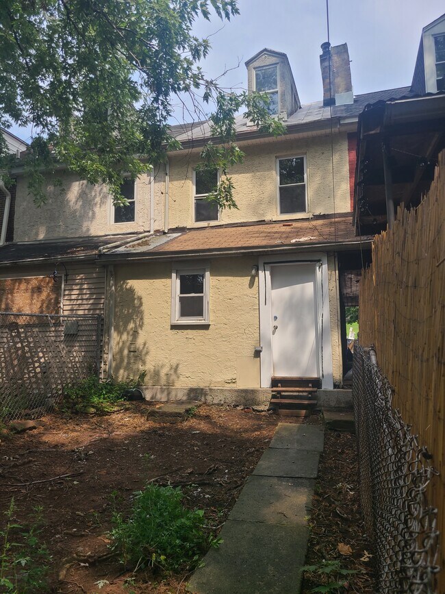Building Photo - 532 Walnut St
