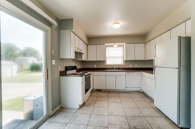 Building Photo - 3704 Willow Run Dr