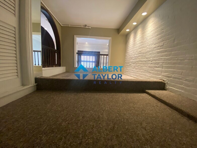 Building Photo - 117 Beacon St